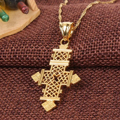 Vista 3 de Collar con colgante de cruz etíope chapado en oro