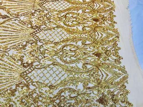 Vista 4 de Diseño de lentejuelas de damasco iridiscente dorado en una malla elástica de 4 vías por yarda.