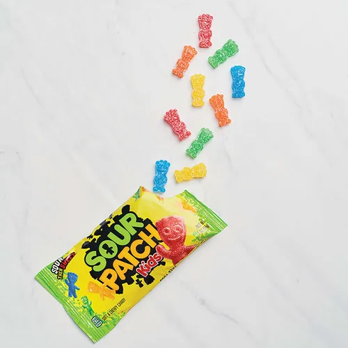 Vista 9 de SOUR PATCH KIDS and SWEDISH FISH - Paquete variado de dulces suaves y masticables, caramelos a granel, 18 bolsas de 2 onzas