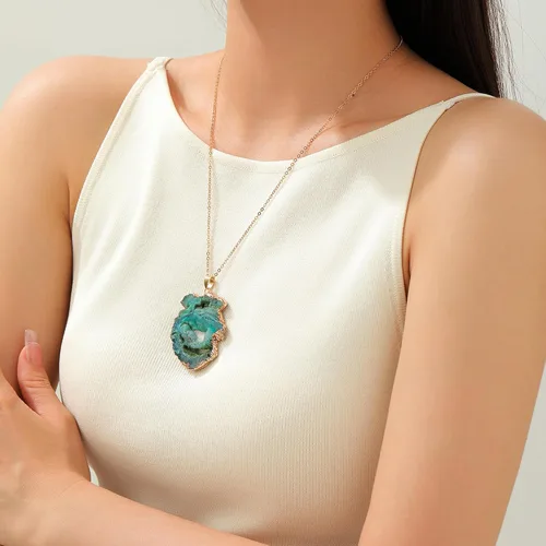 Vista 3 de Collar con colgante de piedra de cuarzo de cristal azul natural para mujeres y hombres, Zinc, No es una piedra preciosa