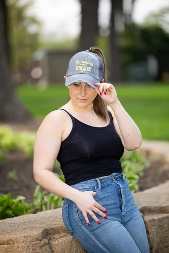 Vista 5 de Funky Junque - Gorra para mujer entrecruzada diseño desgastado se puede usar con coleta o chongo