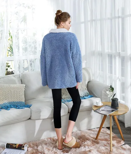 Vista 2 de Chaqueta de cama reversible con botones frontales y de felpa sherpa azul y marfil para mujer