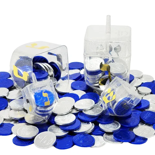 Vista 6 de The Dreidel Company 2 paquetes de Dreidel rellenos con monedas de Hanukkah Gelt azules y plateadas, 10 monedas de Hanukkah Gelt por Dreidel, total