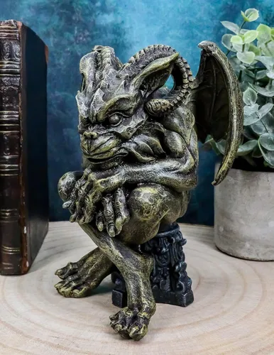 Vista 7 de Ebros Gift Gárgola con cuernos de carnero alado sentado en la catedral, estatua de pedestal de 6 pulgadas de alto, Osario de fantasía oscura