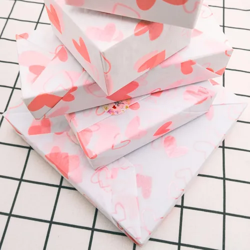 Vista 6 de MR FIVE 30 hojas de 20 x 28 pulgadas, color blanco con corazón rosa metálico a granel, papel de seda de corazones para bolsas de regalo, cumpleaños