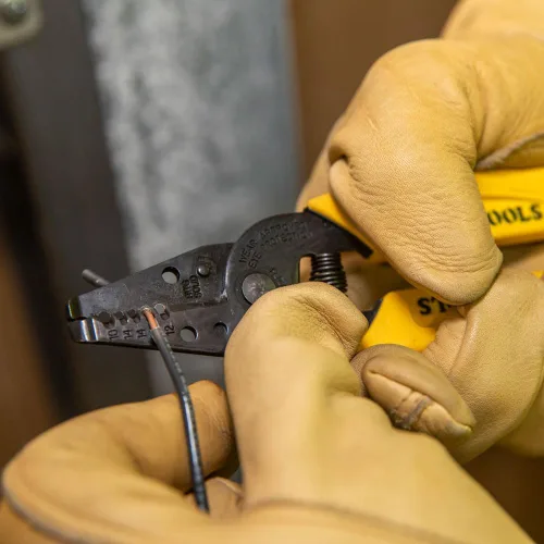 Vista 7 de Pelacables/cortador Klein Tools 11045, amarillo 10 – 18 AWG Solid Wire