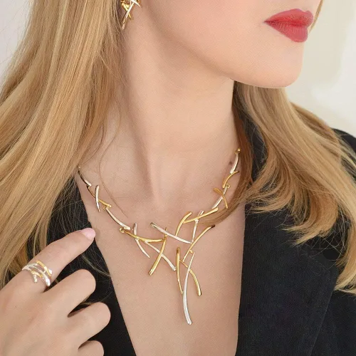 Vista 2 de VIENNOIS Juego de collar y aretes para mujer, gargantilla con colgante de dos tonos, joyería para fiesta de noche, baile de graduación, No es una