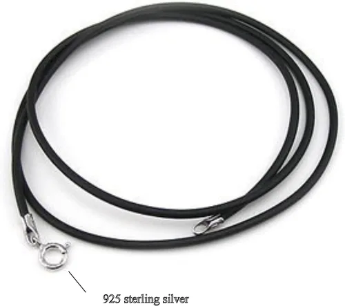 Vista 3 de Tapp Collections Collar con colgante de superhéroe de acero inoxidable