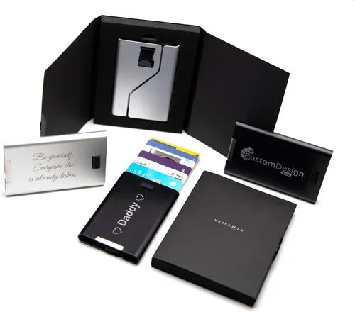 Vista 2 de Tarjetero de metal delgado personalizado + caja de regalo Diseña un regalo verdaderamente único Protector RFID grabado con láser, plateado