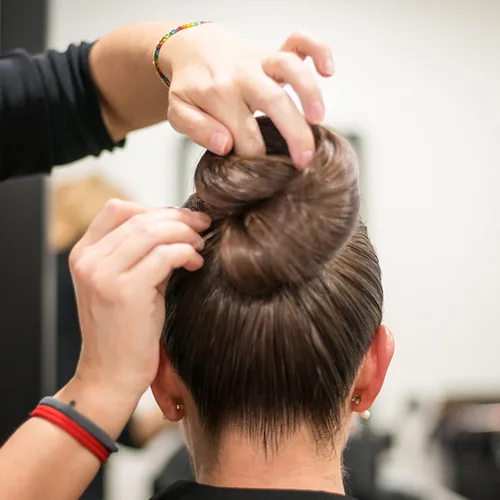 Vista 5 de Horquillas para el cabello en espiral (paquete de 10) – Diseño de sacacorchos duradero antiarañazos para peinados de moño sin esfuerzo – (negro)