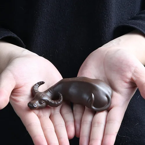 Vista 5 de Figura creativa de ganado de arcilla morada para mascotas, accesorios de ceremonia de té hechos a mano para el hogar y decoración de mesa de té (B)