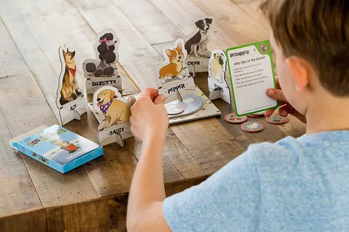 Vista 4 de ThinkFun Dog Crimes Juego de Lógica – Rompecabezas Atractivo para Niños y Adultos Divertido Tema de Detective Desarrollador de Habilidades