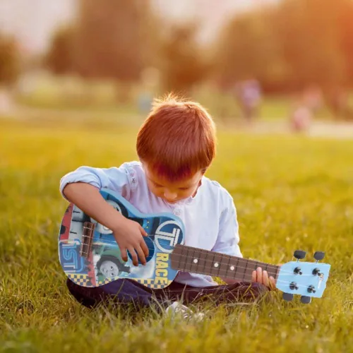 Vista 5 de Sakar Thomas and Friends GT1-01371 - Guitarra de juguete para niños de 21 pulgadas, diseño inspirado, fácil de sostener, trastes finos y cuerda