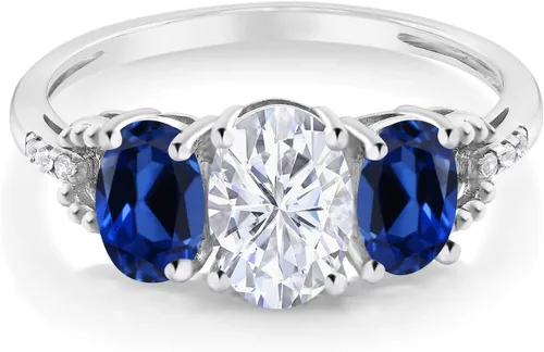 Vista 2 de Anillo de compromiso de 3 piedras de zafiro creado en oro blanco de 10 quilates de Charles & Colvard y diamante para mujer