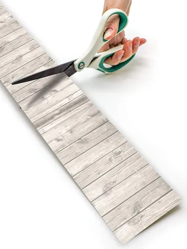 Vista 4 de Teacher Created Resources Borde enrollado recto de madera blanca – 50 pies – Decora tablones de anuncios, paredes, escritorios, ventanas, puertas