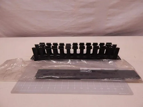 Vista 3 de Panduit WMPFSE, cable maestro horizontal, 1RU, color negro