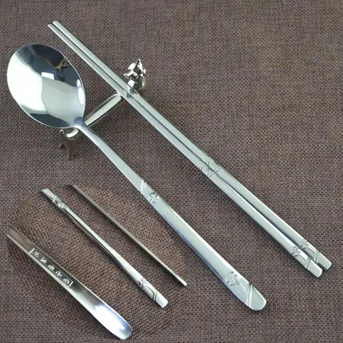 Vista 7 de Juego de palillos y cucharas de metal coreano, cubiertos reutilizables de acero inoxidable, palillos y cucharas de mango largo, juego de 3