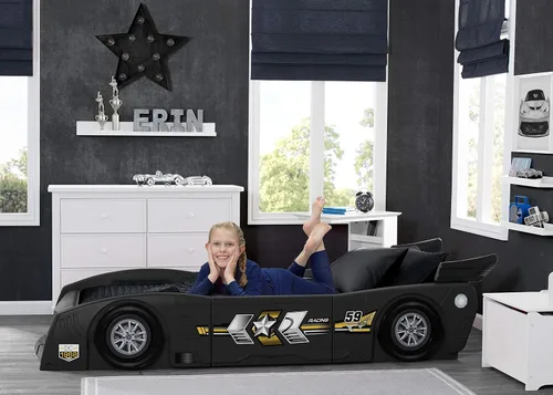 Vista 3 de Delta Children Grand Prix Race Car - Cama para niños pequeños y individuales, color negro