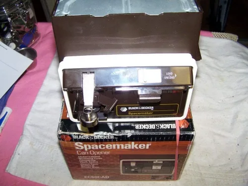 Vista 6 de Black & Decker Spacemaker - Abrelatas EC60CAD