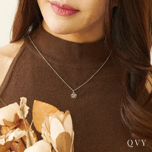 Vista 5 de QVY Delicado collar de flor de rosa simple para mujer, chapado en oro de 14 quilates, dije de contorno de rosa abierto, joyería natural, regalos