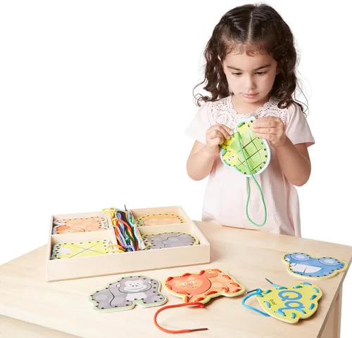 Vista 6 de Melissa & Doug. Juego de tarjetas de madera con paneles de doble cara y cordones a juego