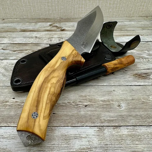 Vista 3 de CUCHILLO DE CAZA CON FUNDA, CUCHILLO DE CAZA CON MANGO DE OLIVA, CUCHILLA DE ACERO N690, FUNDA DE CUERO ORIGINAL Y VARILLA FERRO
