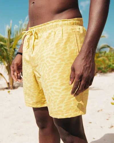 Vista 2 de utcoco Traje de baño para hombre que cambia de color, secado rápido, pantalones cortos de playa