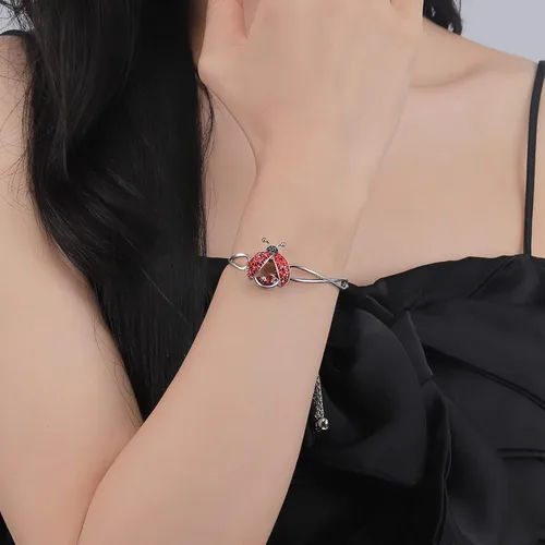 Vista 3 de superchic Pulsera de mariquita con circonita cúbica con cristales flotantes para mujeres, adolescentes, niñas, niños, fiesta de Halloween, regalos