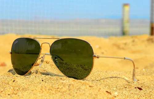 Vista 9 de Berikin Gafas de sol clásicas estilo aviador para hombres y mujeres, 100% protección UV400, 2.441in, lentes de cristal verde, marco de metal dorado