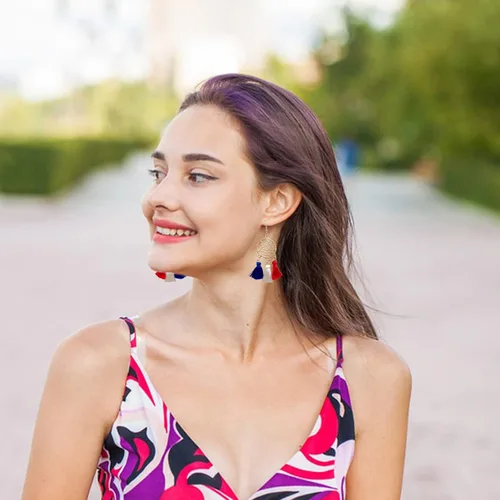 Vista 3 de Aretes del 4 de julio para mujeres y niñas, con la bandera estadounidense, aretes patrióticos, aretes rojos, blancos y azules, joyería para el Día