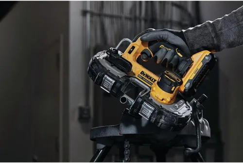Vista 6 de DEWALT ATOMIC 20V MAX - Sierra de cinta compacta sin escobillas sin escobillas de 1-3/4 pulgadas, solo herramienta desnuda (DCS377B)