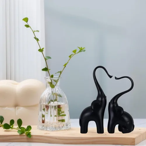 Vista 4 de Estatuas de elefante amoroso, decoración del hogar, pequeñas figuras de elefante negro enamoradas, escultura de elefante, objetos decorativos