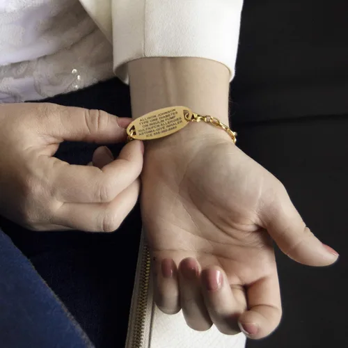 Vista 4 de Lauren's Hope - Pulsera de alerta médica con cadena infinita grabada en tono dorado para mujer, grabado gratuito, diabetes, warfarina, xarelto