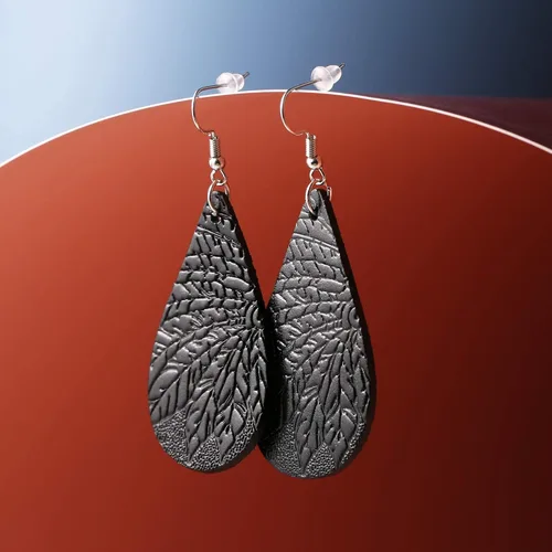 Vista 3 de Pendientes de cuero para mujer, aretes colgantes ligeros de hoja de lágrima
