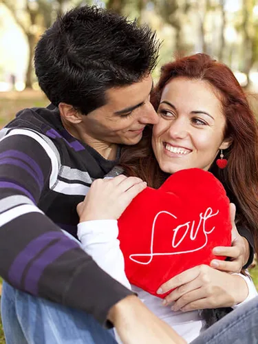 Vista 4 de Pendientes de San Valentín para ella, aretes de cuentas de diamantes de imitación de corazón rojo, camisas de atuendo para mujer, accesorios