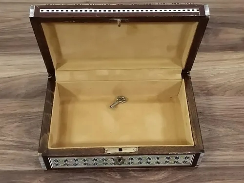 Vista 9 de Joyero de madera con incrustaciones de madre perla egipcia, hecho a mano (8 x 5.2 x 2.4 pulgadas M03)