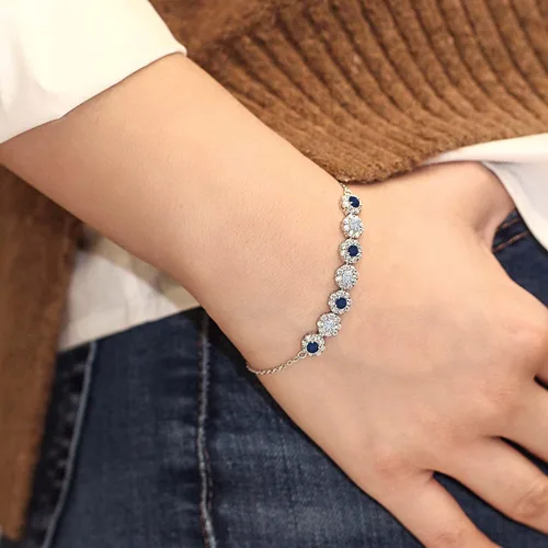 Vista 4 de Gem Stone King Pulsera de tenis de plata de ley 925 con moissanita blanca y circonita blanca de zafiro azul para mujer