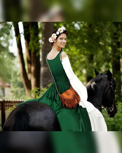 Vista 2 de Jeyiour Conjunto de accesorios de disfraz de hada renacentista para mujer, disfraz medieval con orejas de elfo y diadema