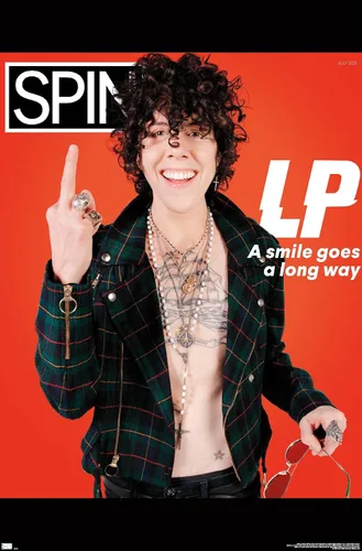 Vista 11 de Trends International SPIN Magazine - Póster de pared LP 21, 14.725 x 22.375 pulgadas, versión enmarcada de madera de granero