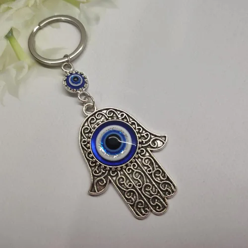 Vista 4 de UQUABESO Llavero Hamsa de cristal de ojo malvado, dije de diamantes de imitación, llavero de mano de Fátima para bolso, bolso, llavero de buena