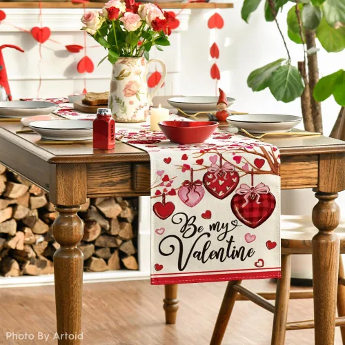 Vista 3 de Artoid Mode Camino de mesa de San Valentín con diseño de corazón a rayas, decoración de mesa de comedor para decoración de fiesta del hogar, 13 x 72