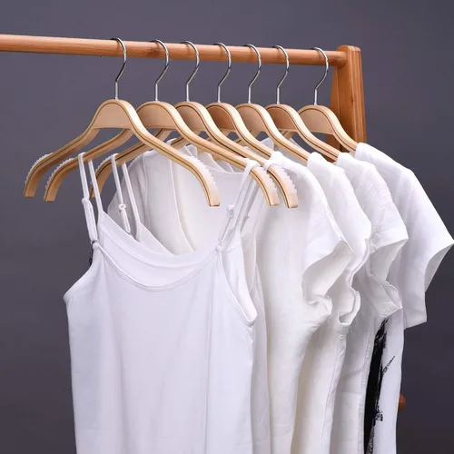 Vista 7 de JS Hanger Perchas de madera ligeras antideslizantes – Paquete de 10 perchas de madera resistentes con rayas suaves para camisola, chaqueta, ropa