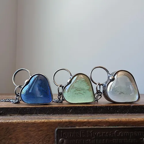Vista 12 de Handmade Glass Chunky Heart Necklace
