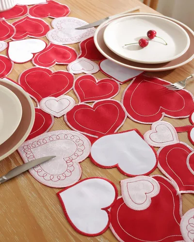 Vista 3 de Decoración del día de San Valentín, camino de mesa para el día de San Valentín, 70 pulgadas de largo, decoración de corazón bordado para el hogar