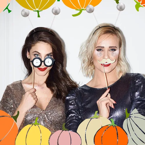 Vista 7 de Disfraz de alienígena de Halloween de 3 piezas, incluye falda de alienígena metálica plateada, falda plisada acampanada, purpurina cosmética
