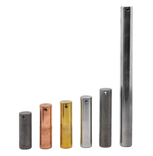 Vista 4 de Eisco Labs cilindros con igualdad de masa (100 g), juego de 6 gravas con soporte de madera y orificios para suspensión, longitudes variadas, de 0.6