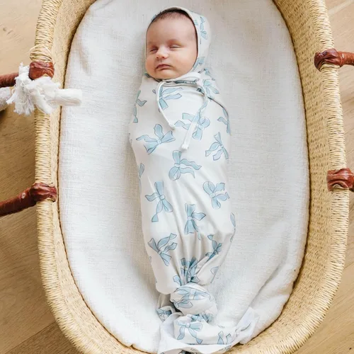 Vista 7 de Copper Pearl Gorros de bebé: ultra suave, cómodo de llevar, sombrero de sol para protección contra los rayos UV, diseño moderno a juego, 6-12 meses