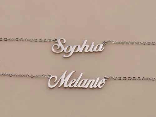 Vista 2 de Collar personalizado con cualquier nombre para mujer