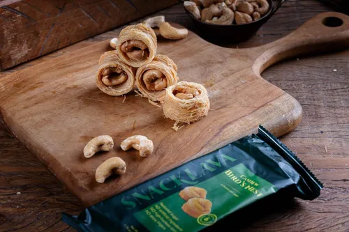 Vista 4 de Snacklava Cashew Bird's Nest - Paquete de 6 (24 piezas por paquete) - Sin ingredientes artificiales, colores o conservantes - Pasteles hechos a mano