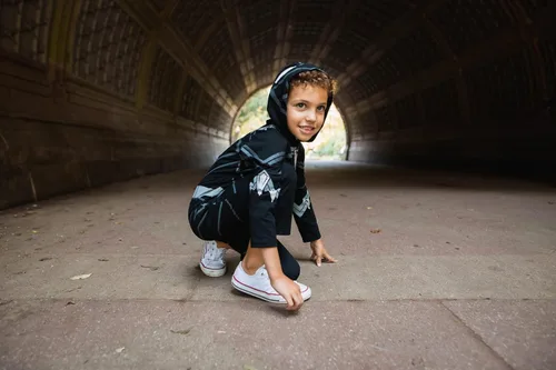 Vista 2 de Marvel Los Vengadores Spider-Verse Spider-Man Venom Iron Man Cremallera Completa Traje de Cosplay Mono para Recién Nacido a Niño Pequeño Black